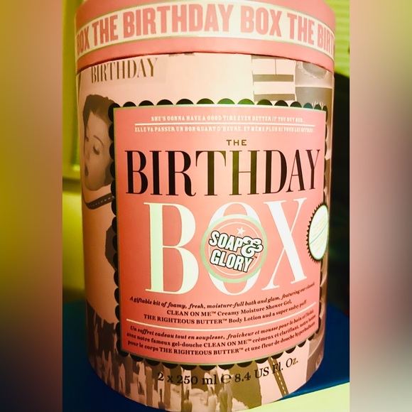 Brand New 🧼 The Birthday Box Soap & Glory Set 🧼 Love to Chat Make an Offer🌻 - Picture 1 of 3